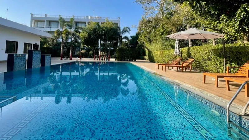  Swimming pool